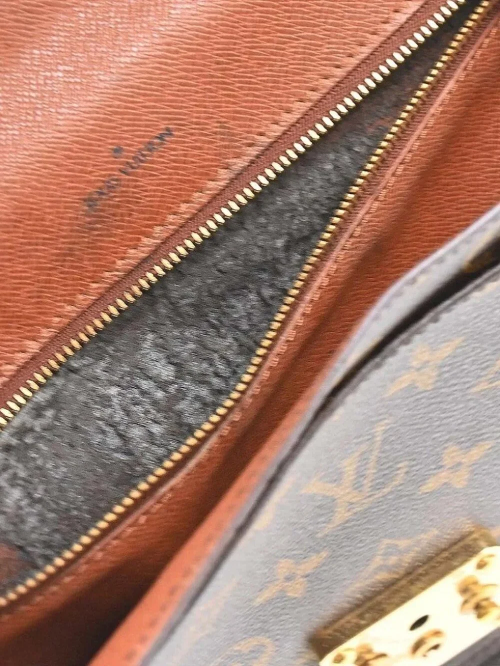 LOUIS VUITTON MONOGRAM MONCEAU 28 BUSINESS HANDBAG